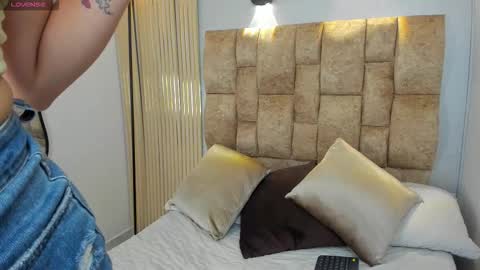 Victoria Andrade online show from 01.05.26