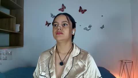 Snapshot of victoriablack_ chatting on 12.17.25 Victoria online show from 12.17.25