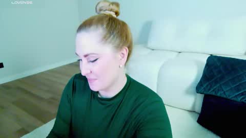 Miss V online show from 11.14.25