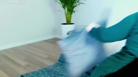 Miss V online show from 11.22.25