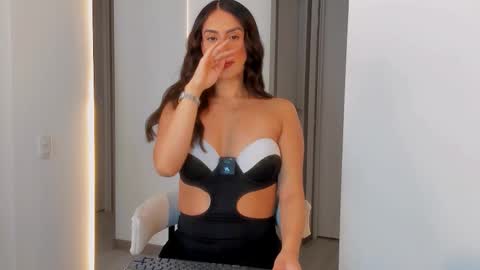 Vcitoria online show from 11.28.25