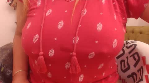 Snapshot of victoriagreyy chatting on 02.03.25 victoriagreyy online show from 02.03.25