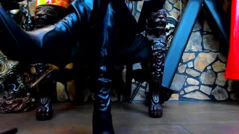 Victoria Heller online show from 10.05.25