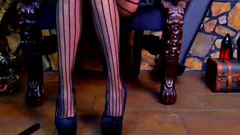 Victoria Heller online show from 11.18.25