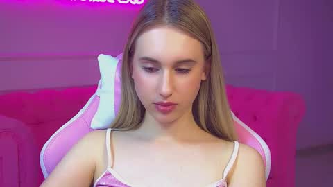 Snapshot of victoriahopson chatting on 10.08.25 Victoria online show from 10.08.25