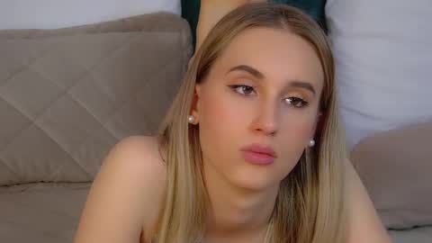 Snapshot of victoriahopson chatting on 10.16.25 Victoria online show from 10.16.25