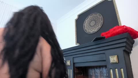 Victoria  online show from 01.18.25