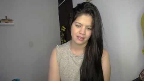 Snapshot of victorialg chatting on 09.29.25 victorialg online show from 09.29.25