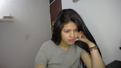 Snapshot of victorialg chatting on 10.14.25 victorialg online show from 10.14.25