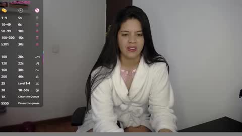 Snapshot of victorialg chatting on 10.20.25 victorialg online show from 10.20.25