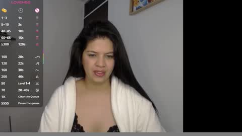 Snapshot of victorialg chatting on 10.27.25 victorialg online show from 10.27.25