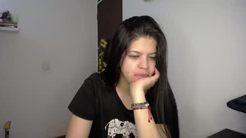 Snapshot of victorialg chatting on 11.11.25 victorialg online show from 11.11.25