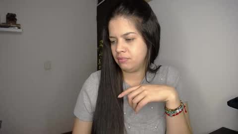 Snapshot of victorialg chatting on 11.11.25 victorialg online show from 11.11.25