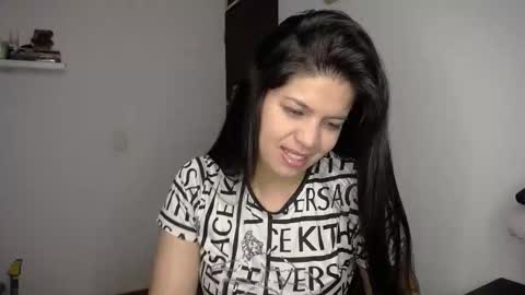 Snapshot of victorialg chatting on 11.13.25 victorialg online show from 11.13.25