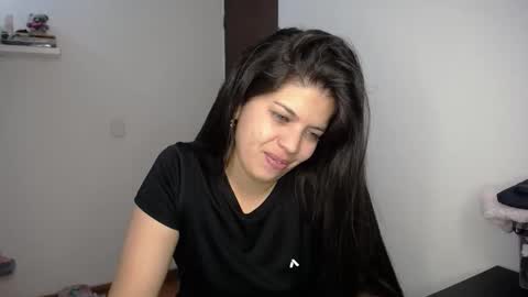 Snapshot of victorialg chatting on 11.14.25 victorialg online show from 11.14.25