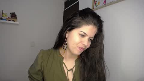 Snapshot of victorialg chatting on 12.19.25 victorialg online show from 12.19.25