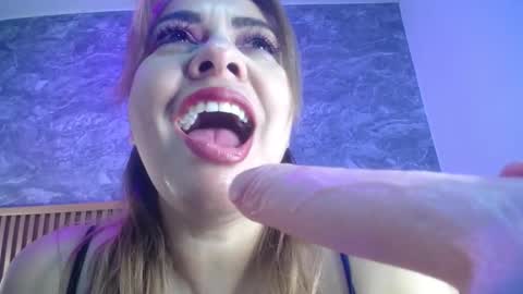 victoriamil1 online show from 10.10.25