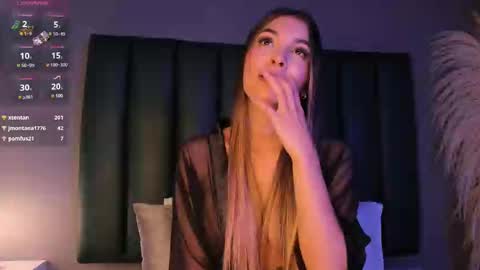 Snapshot of victorianoah_ chatting on 02.25.25 Victoria online show from 02.25.25