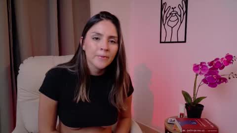 VictoriaNova online show from 12.19.25