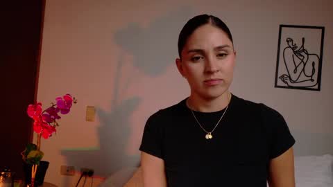 Snapshot of victorianova chatting on 05.18.26 VictoriaNova online show from 05.18.26