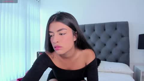 Snapshot of victoriaparkeer1 chatting on 11.28.25 Victoria online show from 11.28.25