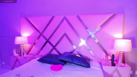 Snapshot of victoriapowell chatting on 09.24.25 Victoria online show from 09.24.25