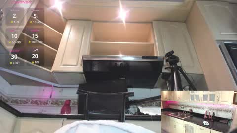 Victoria online show from 11.18.25