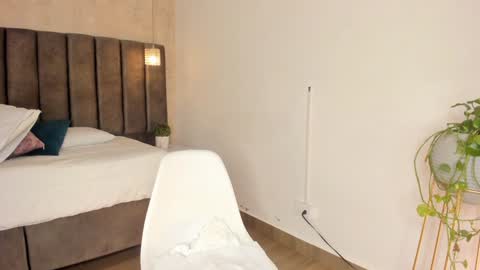 Maria Victoria online show from 01.22.25