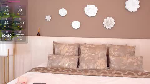 Snapshot of victoriashelby chatting on 10.25.25 Victoria Shelby online show from 10.25.25