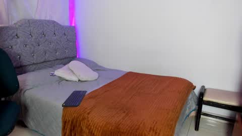 Snapshot of victoriathomponss chatting on 01.06.25 Victoria online show from 01.06.25