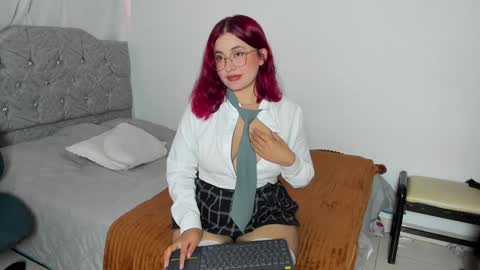 Snapshot of victoriathomponss chatting on 01.19.25 Victoria online show from 01.19.25