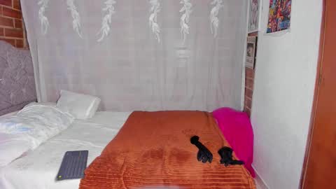 Victoria online show from 02.21.26