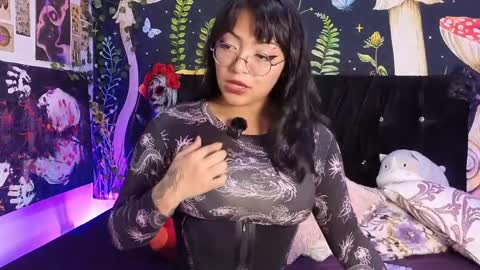 Snapshot of victoriia_thompson chatting on 04.03.26 victoriia_thompson online show from 04.03.26