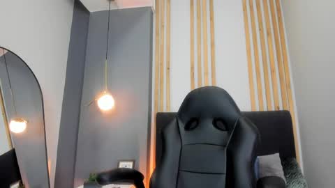 Snapshot of victoriia_vixen chatting on 05.17.26 Victoria Vixen online show from 05.17.26
