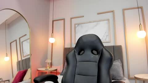 Snapshot of victoriia_vixen chatting on 05.20.26 Victoria Vixen online show from 05.20.26