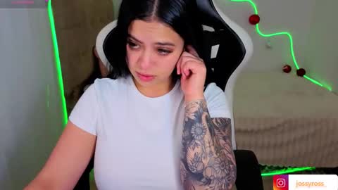 V  I C  T O R I A  online show from 11.25.25