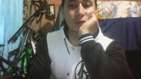 Snapshot of viernes1010 chatting on 01.18.25 viernes1010 online show from 01.18.25