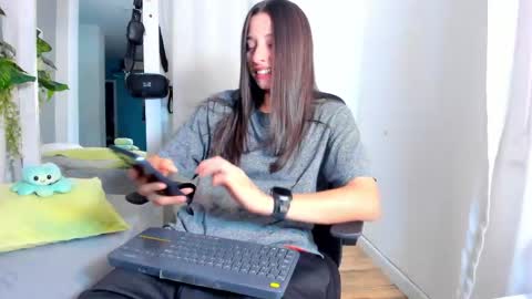 viictoriiasaenz online show from 04.28.26