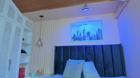 Viiolett online show from 02.11.25