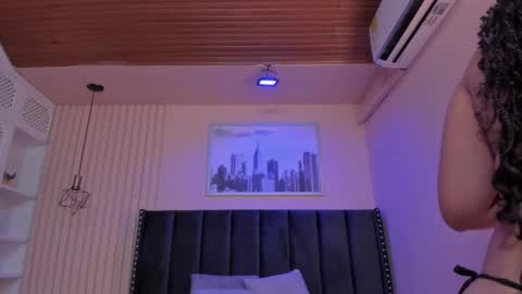 Viiolett online show from 02.20.25