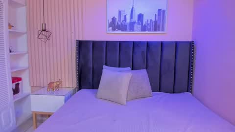 Viiolett online show from 02.21.25