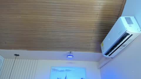 Viiolett online show from 02.28.25