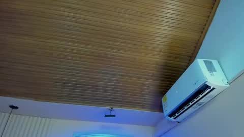 Viiolett online show from 09.21.25