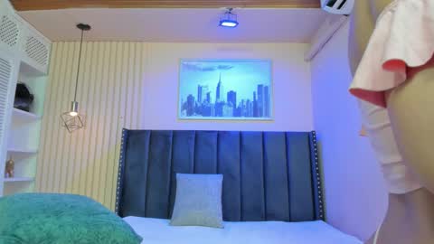 Viiolett online show from 03.12.26