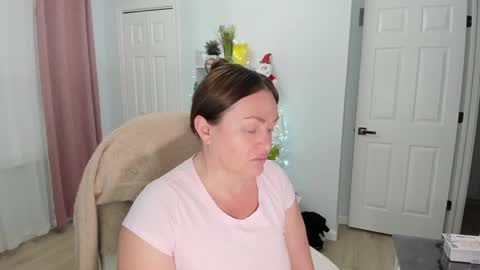 Snapshot of vika7333 chatting on 12.10.24 Ukrainian-woman online show from 12.10.24