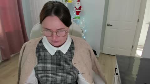 Snapshot of vika7333 chatting on 12.13.24 Ukrainian-woman online show from 12.13.24