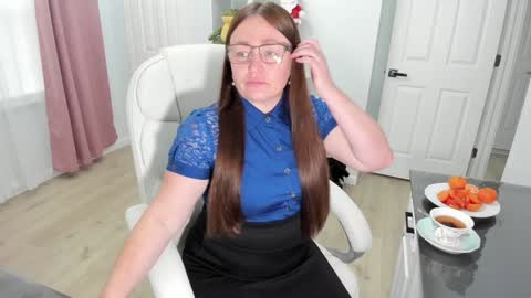 Snapshot of vika7333 chatting on 12.16.24 Ukrainian-woman online show from 12.16.24