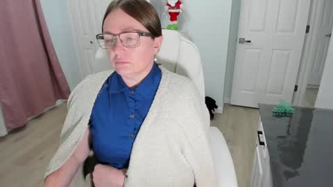 Snapshot of vika7333 chatting on 12.16.24 Ukrainian-woman online show from 12.16.24