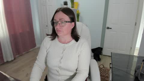 Snapshot of vika7333 chatting on 01.28.25 Ukrainian-woman online show from 01.28.25