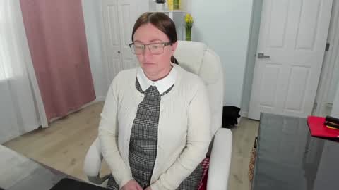 Snapshot of vika7333 chatting on 02.05.25 Ukrainian-woman online show from 02.05.25